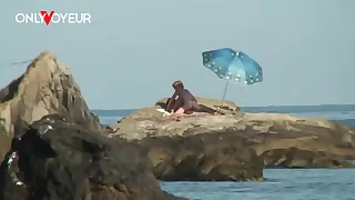 Beach Voyeur&period; Nude beach photo shoot ended with hardcore sex subordinate to the sunshine